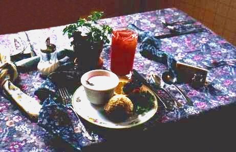 table.jpg (19509 bytes)